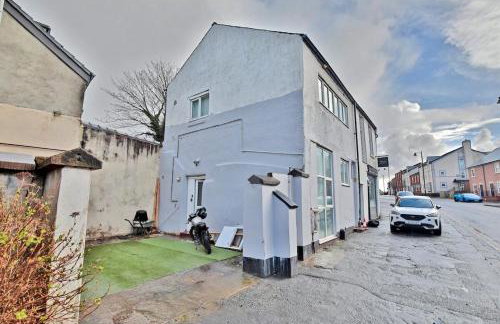 Freckleton House in Town Centre, near Blackpool, Sleeps 6, Free Parking - By NMB Property - Photo 40