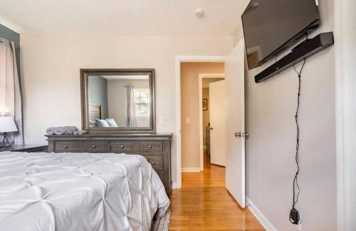 Updated home near Fort Jackson - Foto 9