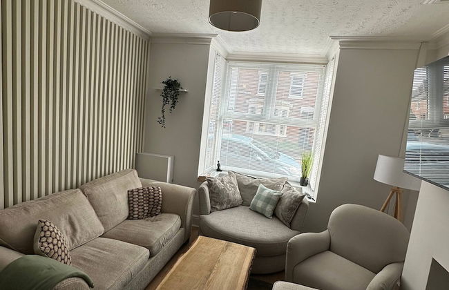 3 bed Chill Glouc With 3 Bedrooms and 1 Bathrooms - Photo 42