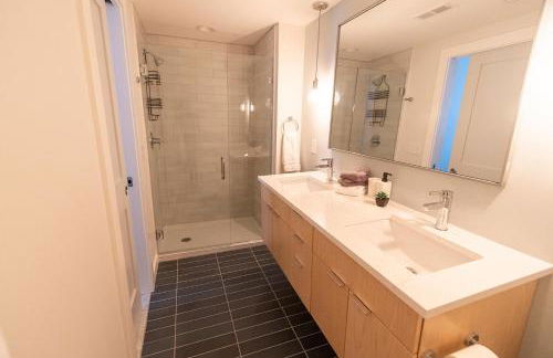 Spacious 2 bed 2 bath Downtown OTR condo minutes walk to the Reds Bengals stadium & more! - Foto 14