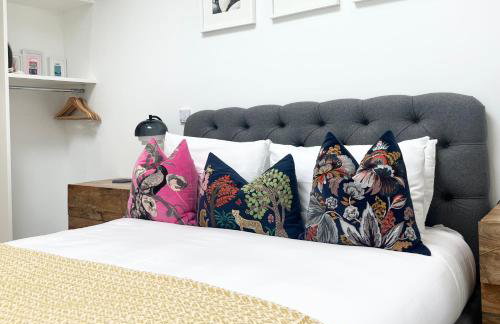 Tropical Gardens 1 bed cottage Central Newlyn - Photo 8