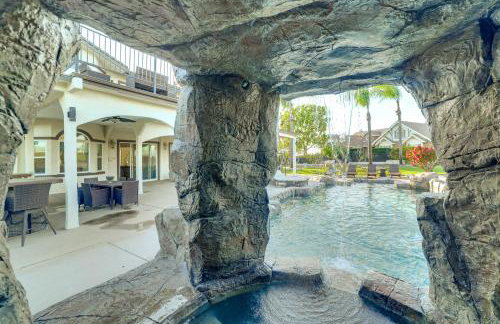 Expansive Riverside Mansion! Luxe, Family Friendly - Foto 38