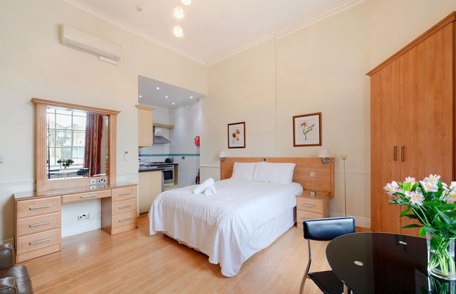 Baker Street Suites - Photo 44