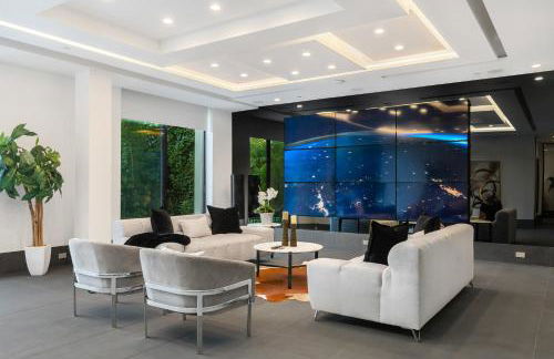 Ultra Luxury 5BR Beverly Hills Estate with Private Pool Spa and Canyon Views - Foto 1