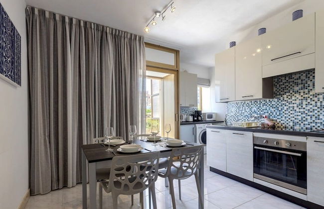 Mediterranean Living Right by the Beach - Foto 14