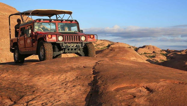El Hummer recorriendo los paisajes de Moab