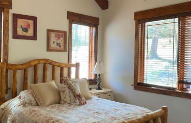 Luxury Mountain Retreat with views, fire pit, and creek - Foto 20