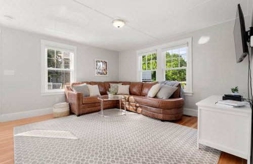 Dog Friendly 2BR Home Walk to Beach+Bearskin Neck - Foto 2