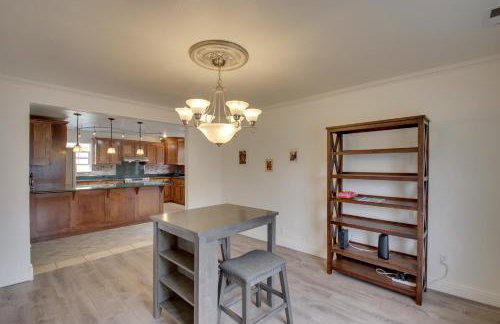 Crescent City Home with Hot Tub Half-Block to Beach - Foto 7