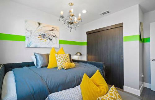 C- Vibrant and Glam NoHo Pad near U-Studios and H-Sign - Foto 20