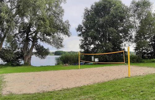 Lakeside holiday home, private garden - Photo 21