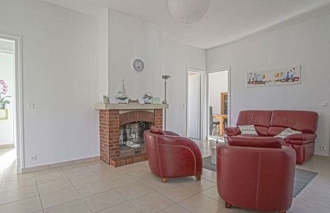 Spacious Holiday Home in Aure sur Mer With Garden - Foto 28