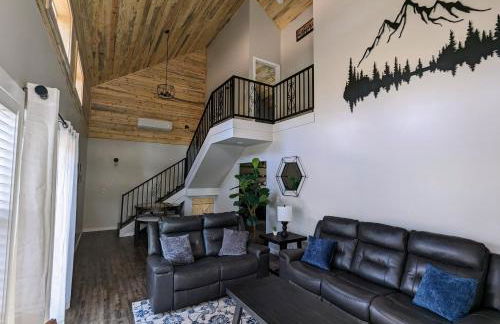 Pinetop Getaway with Sunset Deck & Fire Pit Table - Foto 10