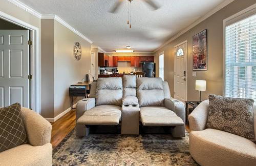 Comfy King Bed Townhouse with Outdoor Sitting Area - Foto 3