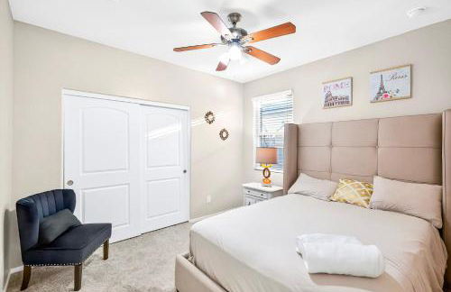 Tropical Desert Oasis Phoenix 5BR 3Bath with Outdoor Tiki Bar & BBQ - Photo 20