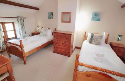 3 Bed Cottage - Parking - Ideal for Work Trips - Photo 9