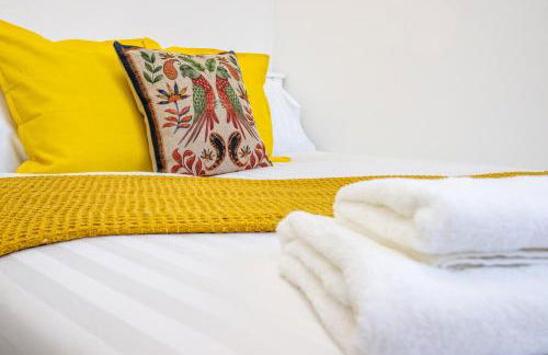 Sunny 3BR Home Near Portsmouth Park - Photo 22