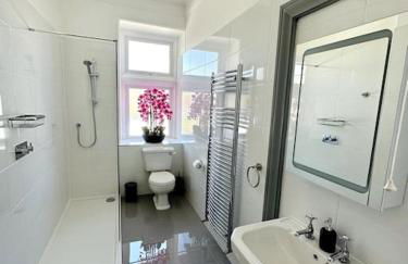 The Retreat - Large Luxury Apartment, Two Mins From Beach - Foto 21