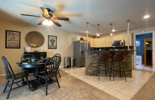 Couples Retreat With Hot Tub, Sauna and Steam Room - Foto 14