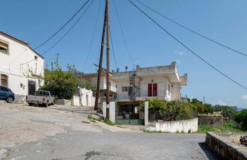 Traditional House in Velies - Photo 5