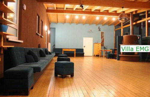 Ferienhaus Event Haus EMG Hockenheim für Familien und Gruppen bis 22 Personen mit Partyraum - Foto 9