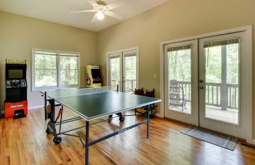 Spacious Georgia Escape with Fireplace, Deck and Grill - Foto 2