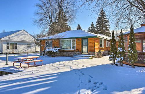 4 Season, Waterfront Houghton Lake House with Dock! - Foto 22