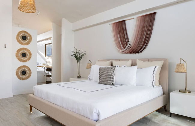 Vistamar Private Waterfront Home Pool - Photo 16