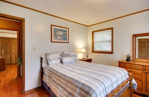 Lakefront House with Boat Ramp, Dock and Sunset Views! - Foto 16