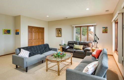 Spacious Lakefront Home with Spectacular Views! - Foto 14