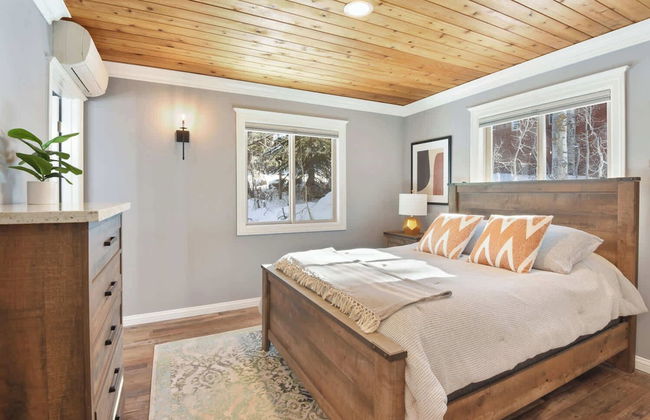 Alpine Chalet Nature Lovers Rejoice! Chic 4 BDR - Photo 5