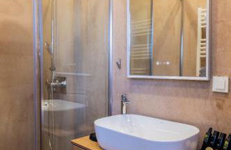 Omega Suites 31 - Photo 28