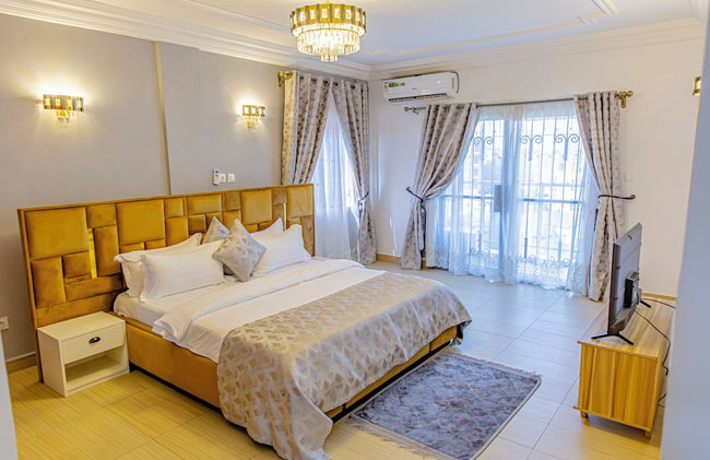 G&G Residency - Photo 10