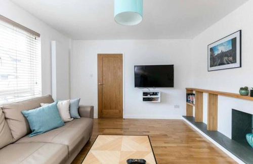 Spacious Modern Garden Family Home - Photo 15