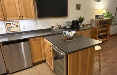 Prime Northern Maine Snowmobiling Retreat with Full Kitchen & Winter Trails Access - Foto 28