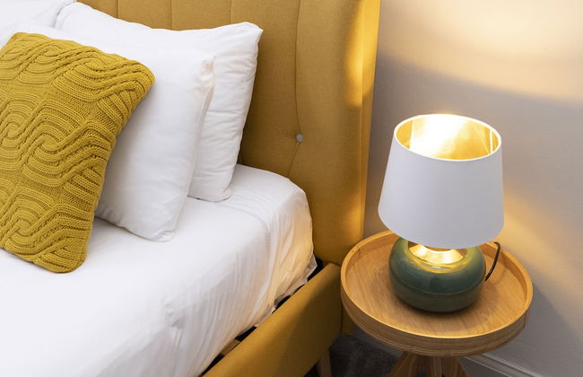 JOIVY Iconic Cockburn Street 4 Bedroom Apartment: Heart of Old Town - Foto 47