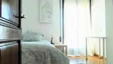 NO FIESTAS, 5 DORMITORIOS Solo familias, parejas o trabajo PARKING Público Gratis a 300m - Foto 2