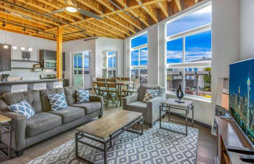 Brand New Condo in Downtown Bremerton - Foto 1