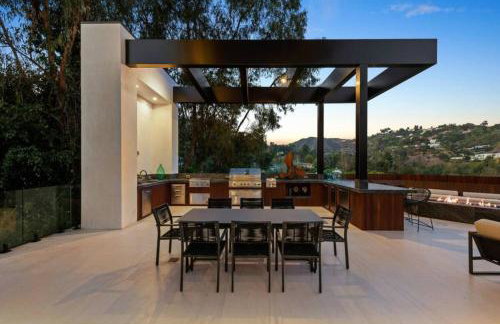 Luxurious 5BR Villa in BH with Pool, Theater, and Views - Foto 22