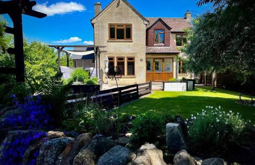 Cosy 3-bedroom home with garden and log burner. - Foto 1