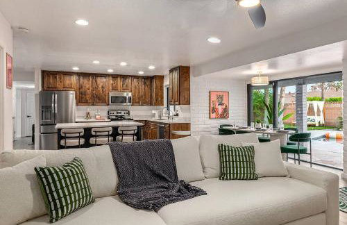 Disco Jungle with Fire Pit+Poolside TV+Yard Games - Photo 10