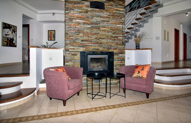 Incredible Large Villa In Paphos Sleeps 14 Children Pool, Jacuzzi, Huge Garden - Foto 54