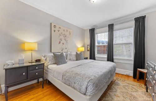 Bright and Restful 2BR near Uptown with Balcony - Foto 8