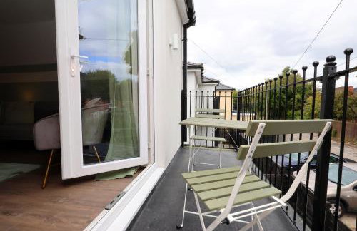 large 2 bed central apartment with balcony and private parking - Foto 35