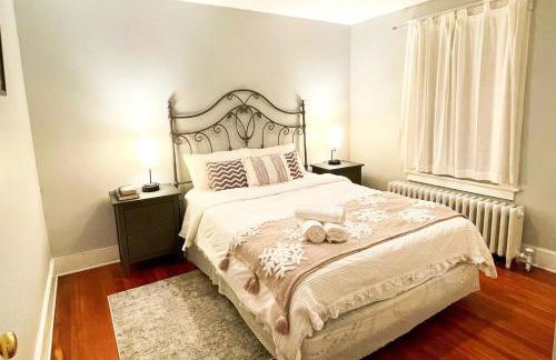 Modern Home off I-95 Perfect for Families & Business Stay with Ample Parking - Foto 8