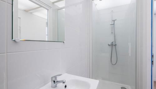 Studio tout équipé proche centre ville & gare - Foto 3, Shower