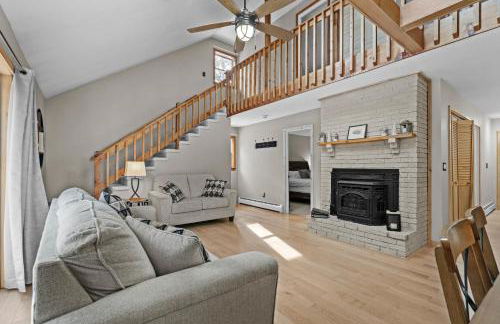 3BR Lake Luzerne Retreat with Game Room & Cozy Fire Pit - Foto 27