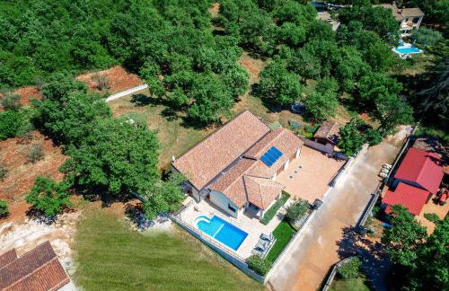 Einzigartige Villa mit Salzwasserpool, Panoramablick, Bikes, Trampolin, Tischtennis - Foto 6