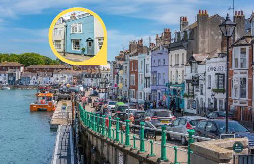 Cobb Cottage - Harbourside permit parking - Photo 1