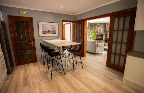 Countryside house with a pool and fireplace - Photo 15